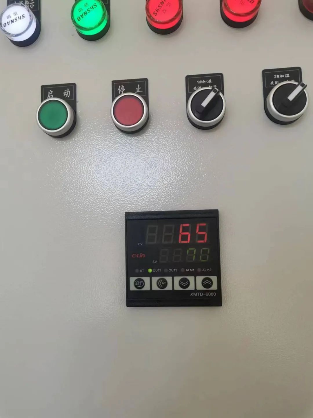 烘干房内显示温度为65度