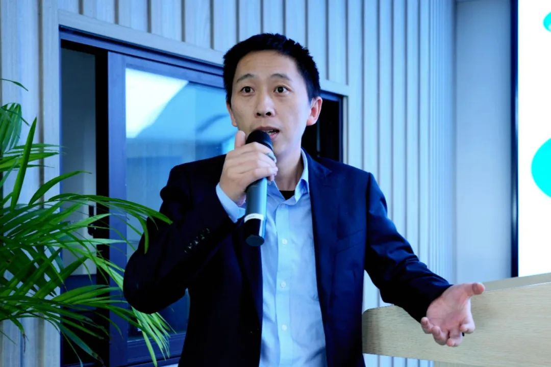 彭地纬