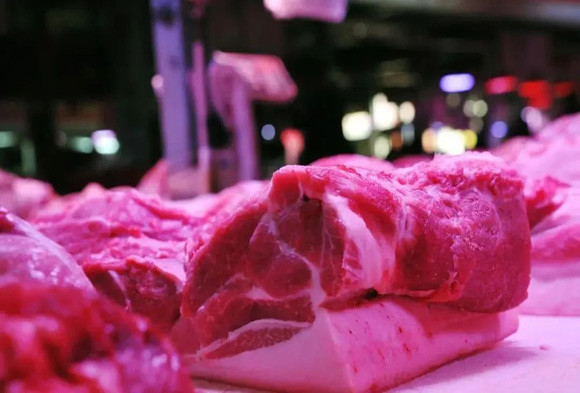 11月16日全国农产品批发市场猪肉平均价格为33.30元/公斤，下降0.9%