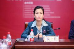 热烈祝贺扬翔董事长莫金枝获评广西优秀民营企业家