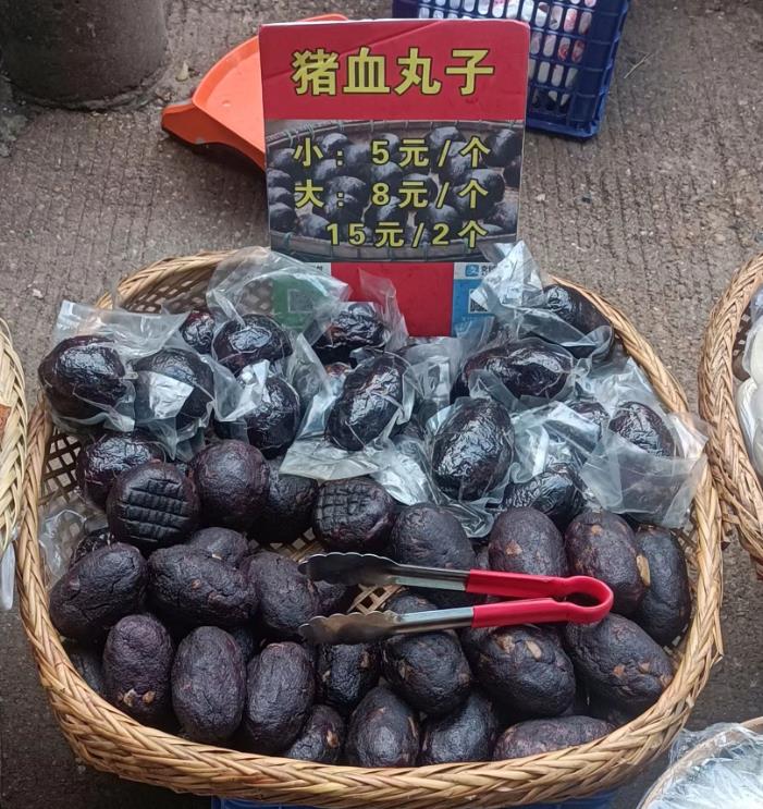     价平量足的南方猪血豆腐丸子已上市（摄影：肖伟）