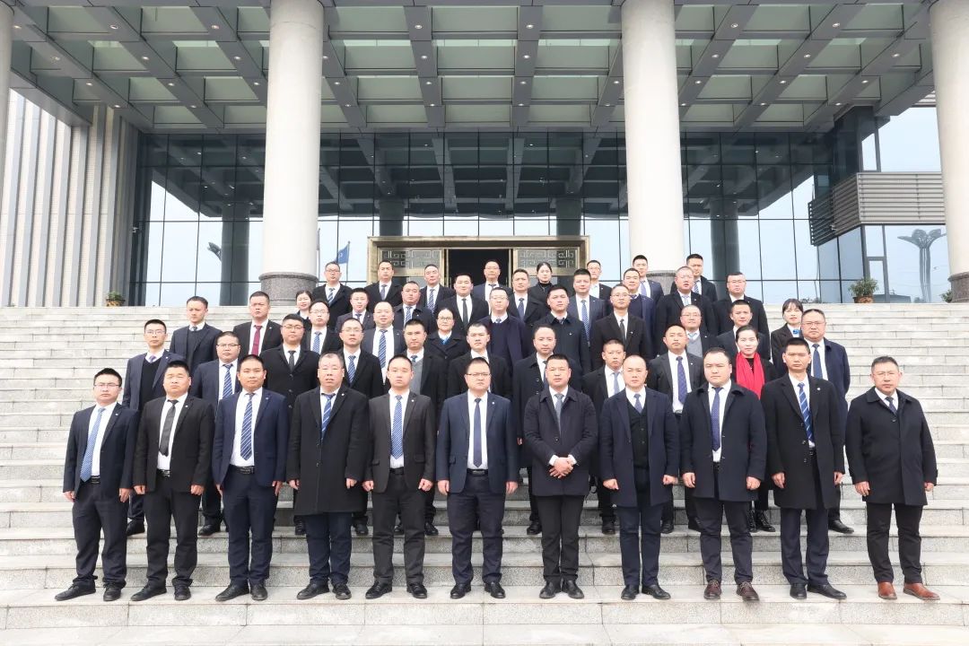 恒合商学院2023年销售公司分公司总经理培训班合影