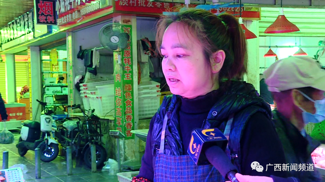 南宁淡村市场猪肉摊贩