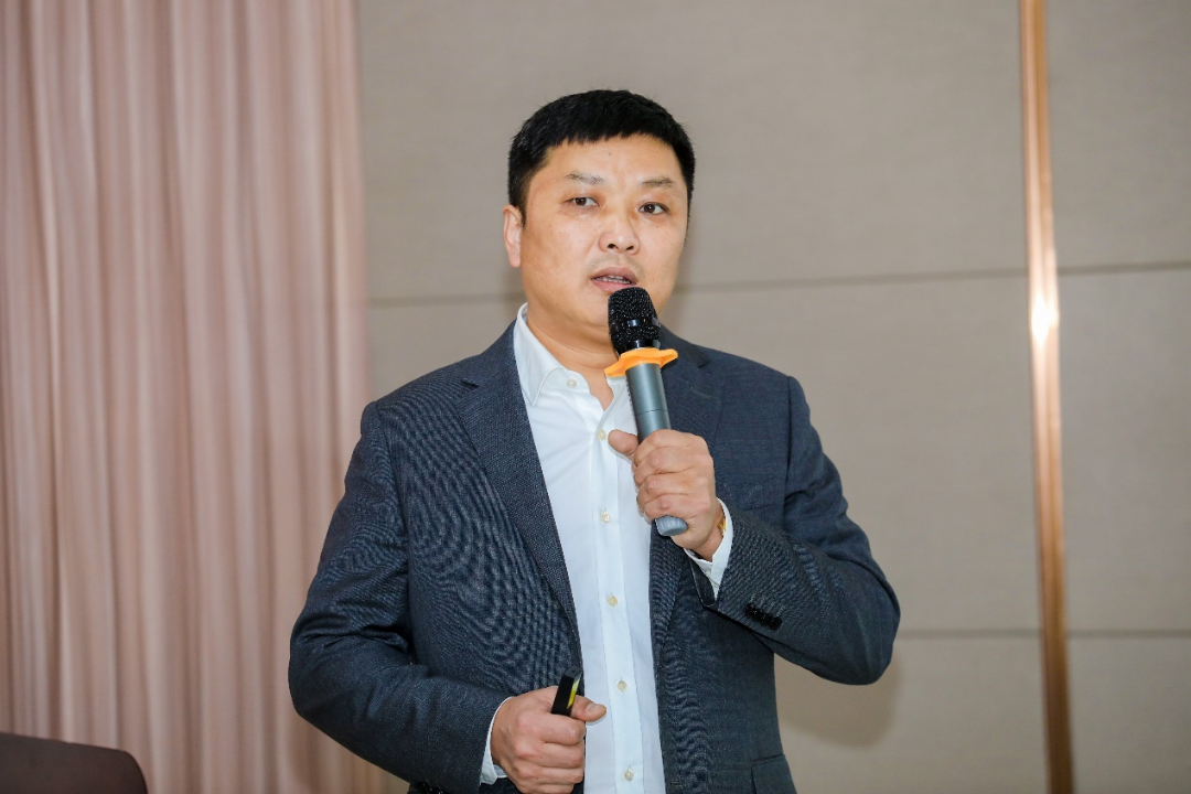 李强