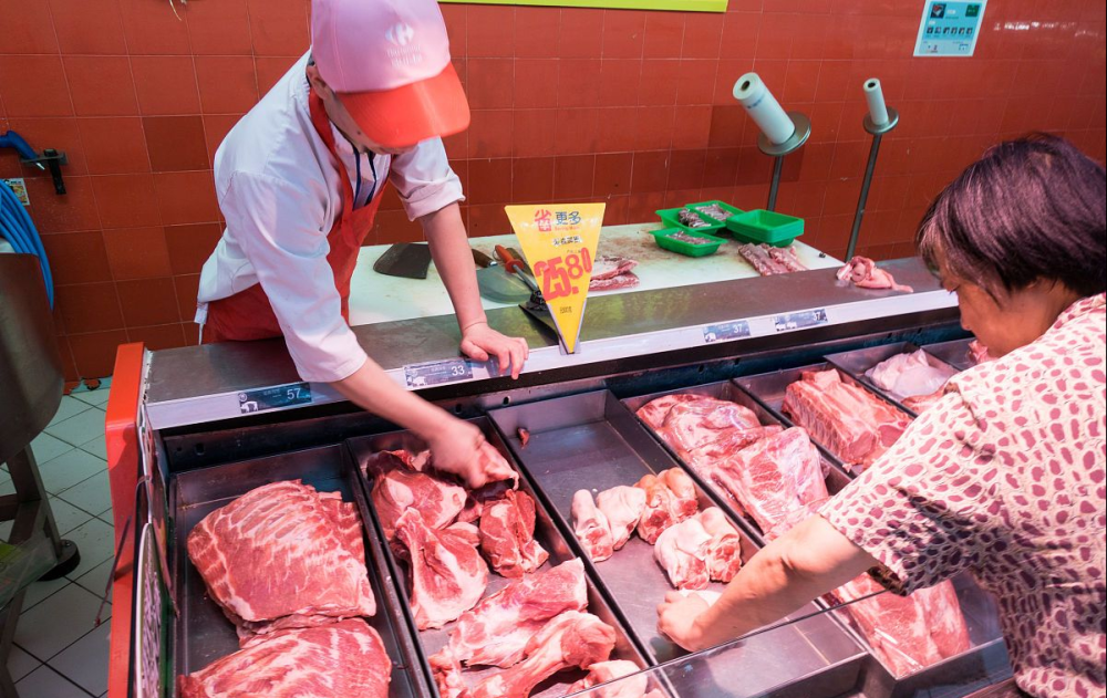 1斤猪肉涨2元，猪价冲高回落，二季度猪价或有触底年内新低的风险？