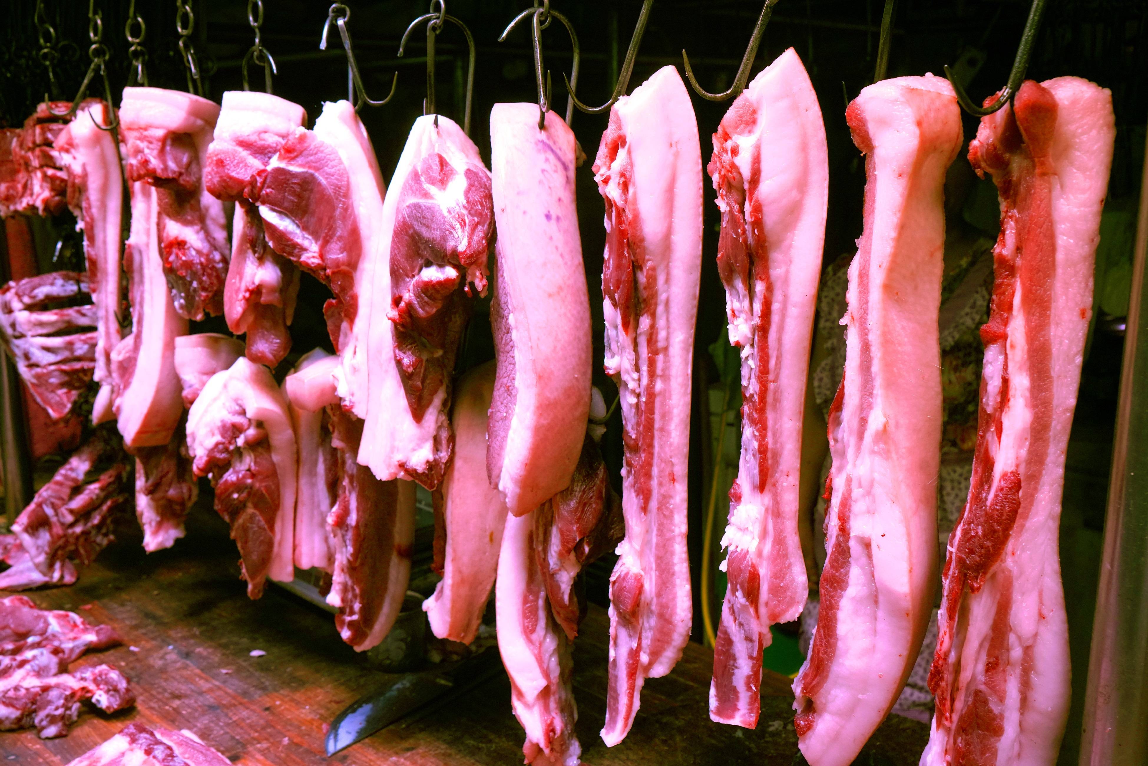 2023年04月10日全国各省市白条猪肉批发均价报价表，屠宰行业仍处于亏损，猪肉价格何时上涨？
