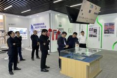 领导专家齐聚科创信达智能硬件工厂，探索交流行业发展新风向