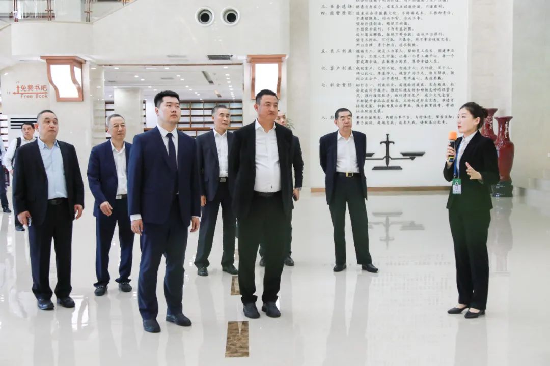 正大集团资深副董事长杨小平一行莅临牧原参观交流