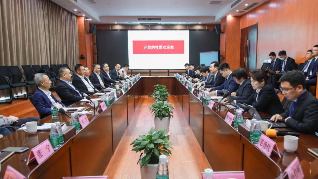 正大集团资深副董事长杨小平一行莅临牧原参观交流