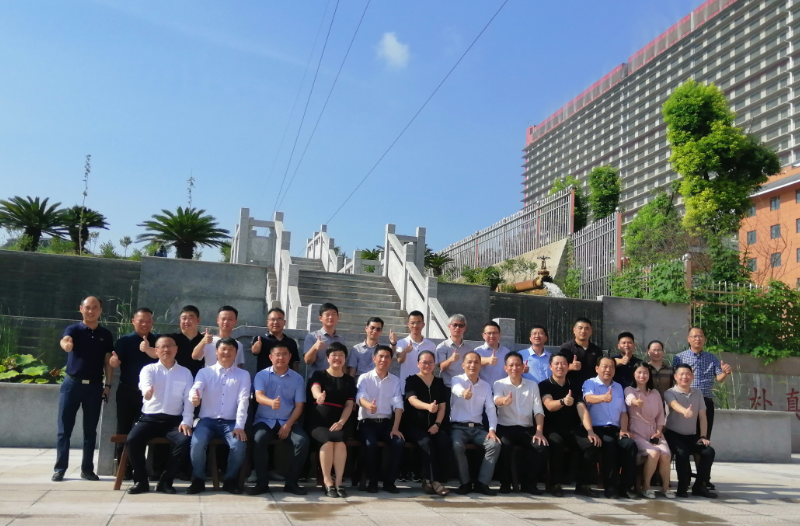 中国楼房养猪创新技术论坛在湖北中新开维隆重举行！