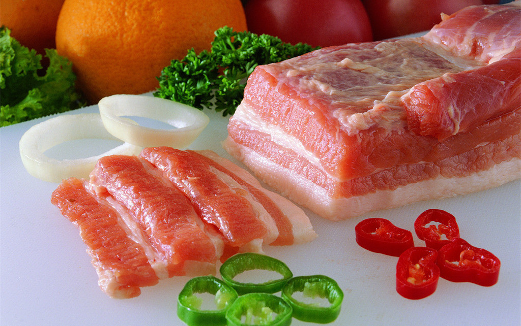 从养殖场到餐桌，需要多少道程序才能确保放心猪肉？