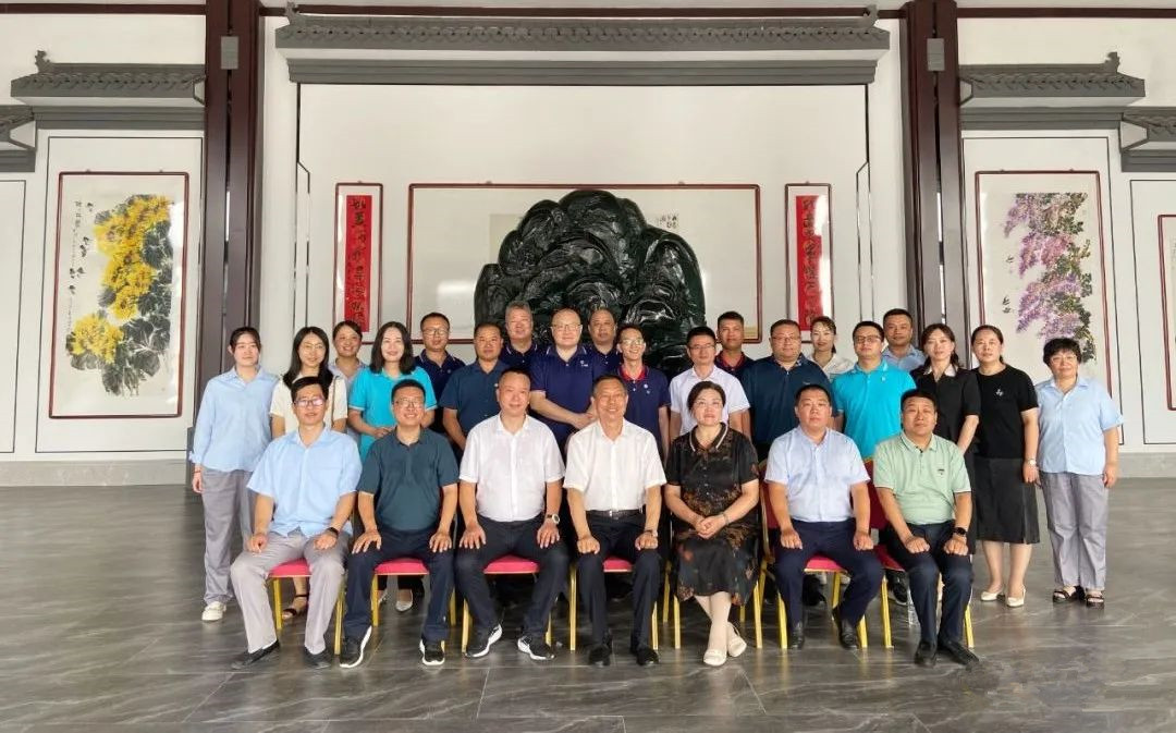 温氏大华农副总裁康孟佼一行莅临锦坤药业考察交流！