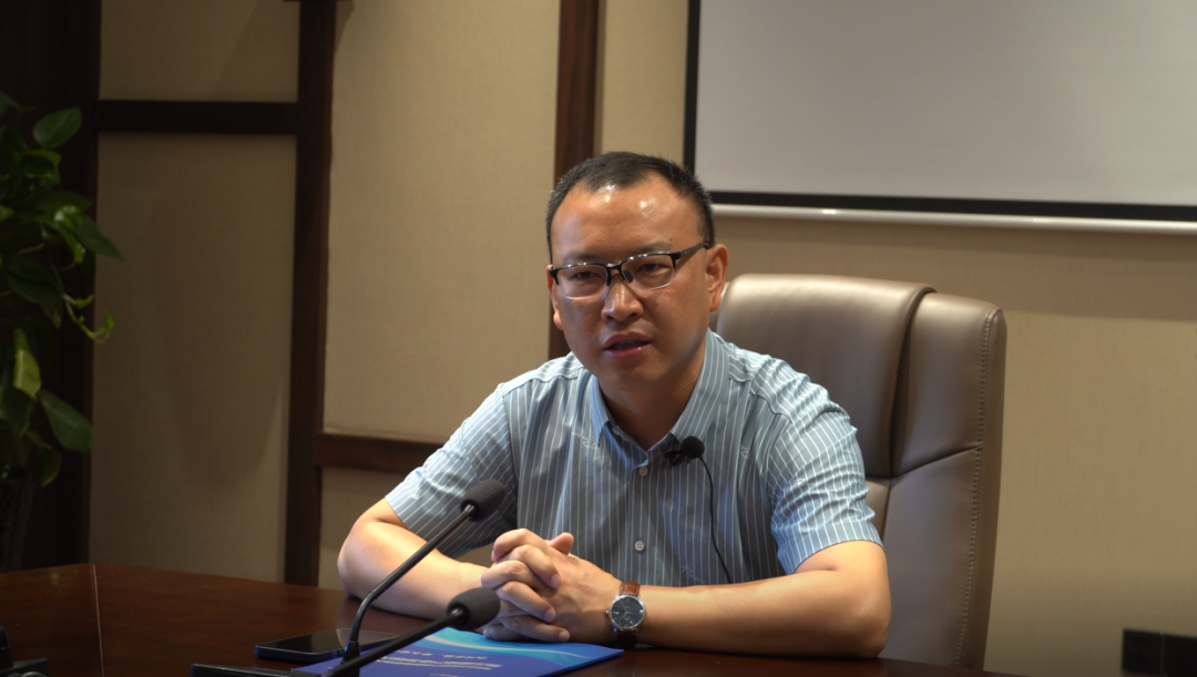 崔喜忠接受多家媒体采访