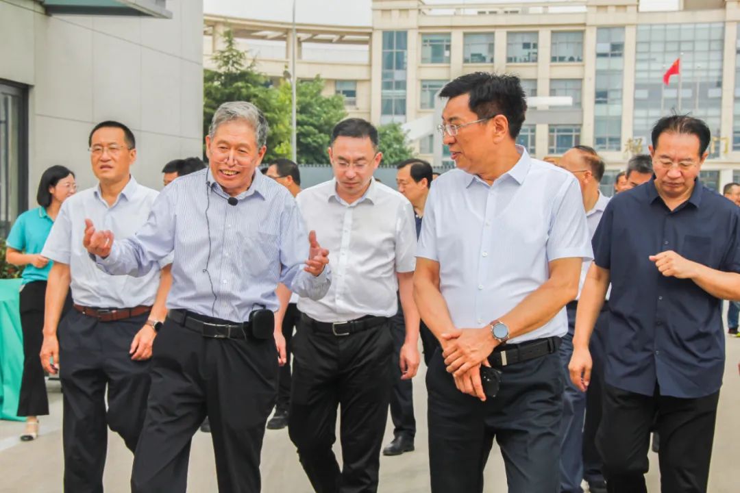 山东省畜牧兽医局副局长李新率全省16地市畜牧业高质量发展大会观摩团共60余人莅临山东海能生物