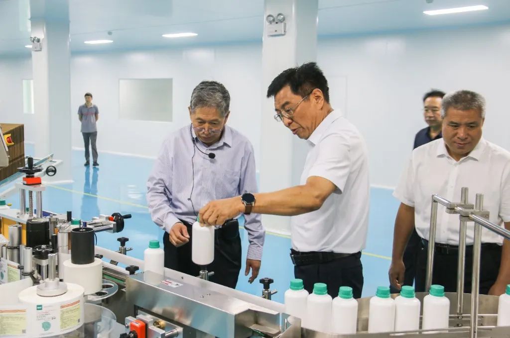 山东省畜牧兽医局副局长李新率全省16地市畜牧业高质量发展大会观摩团共60余人莅临山东海能生物