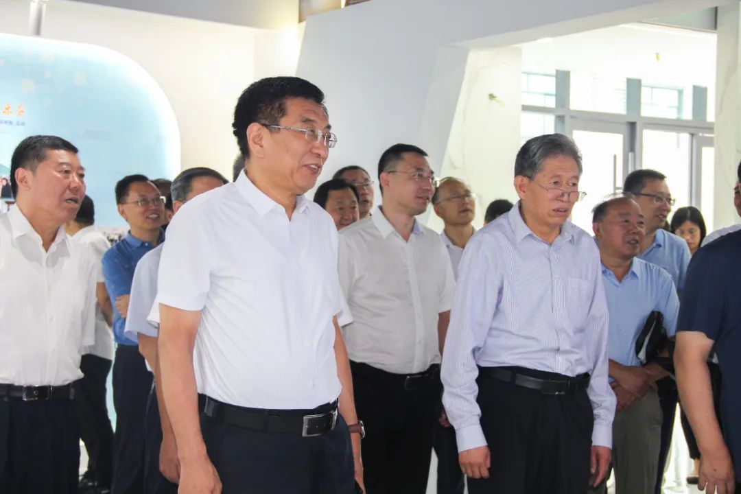 山东省畜牧兽医局副局长李新率全省16地市畜牧业高质量发展大会观摩团共60余人莅临山东海能生物