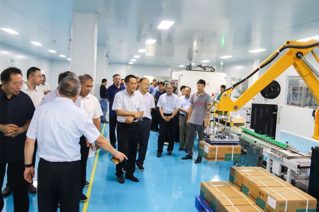 山东省畜牧兽医局副局长李新率全省16地市畜牧业高质量发展大会观摩团共60余人莅临山东海能生物