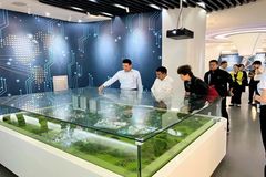 校企资源共享、优势互补！湖北大学校长等领导一行到溢多利公司参观考察