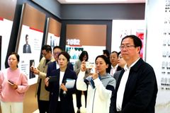 成都市委外事办主任姜斌一行莅临特驱调研交流