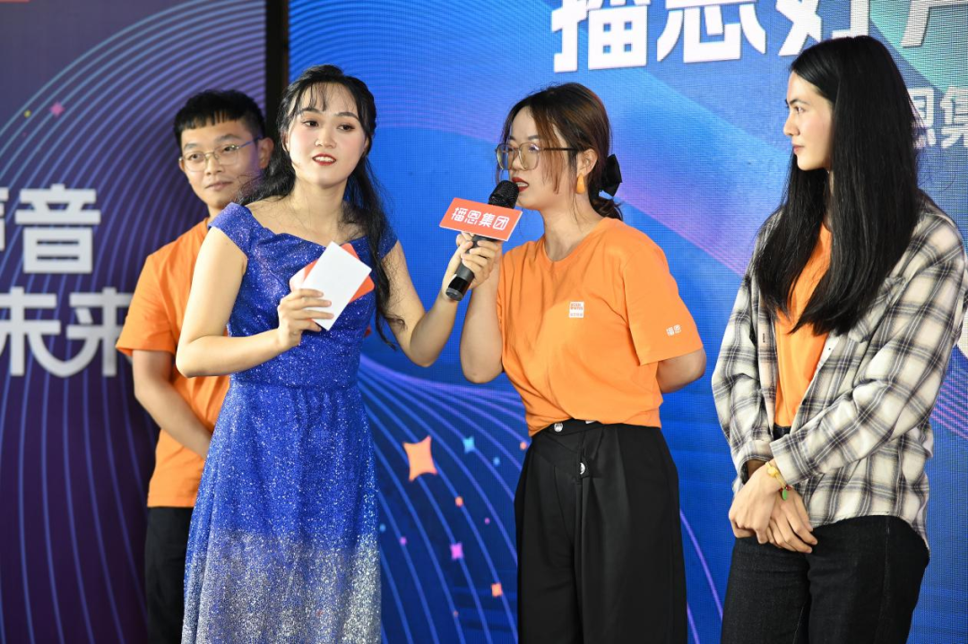 比拼激烈的“提字唱歌”游戏