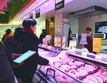 市民正在购买猪肉