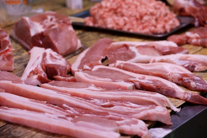 12月11日全国农产品批发市场猪肉平均价格为19.83元/公斤，比上周五下降0.9%