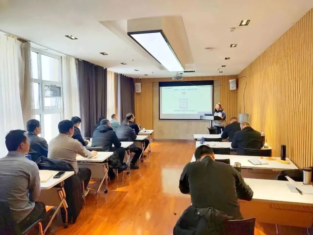 田丽娜博士为黑龙江省汇丰动保团队作技术培训
