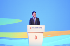 牧原董事长秦英林作为豫商代表在2024全球豫商大会上发言