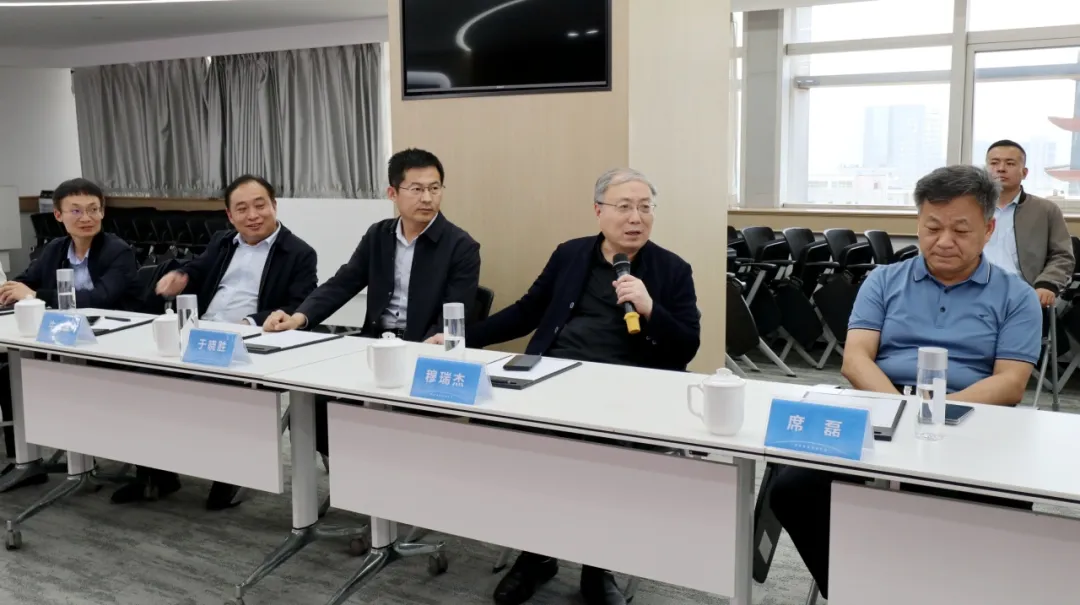 河南牧业经济学院党委书记穆瑞杰一行莅临农信总部