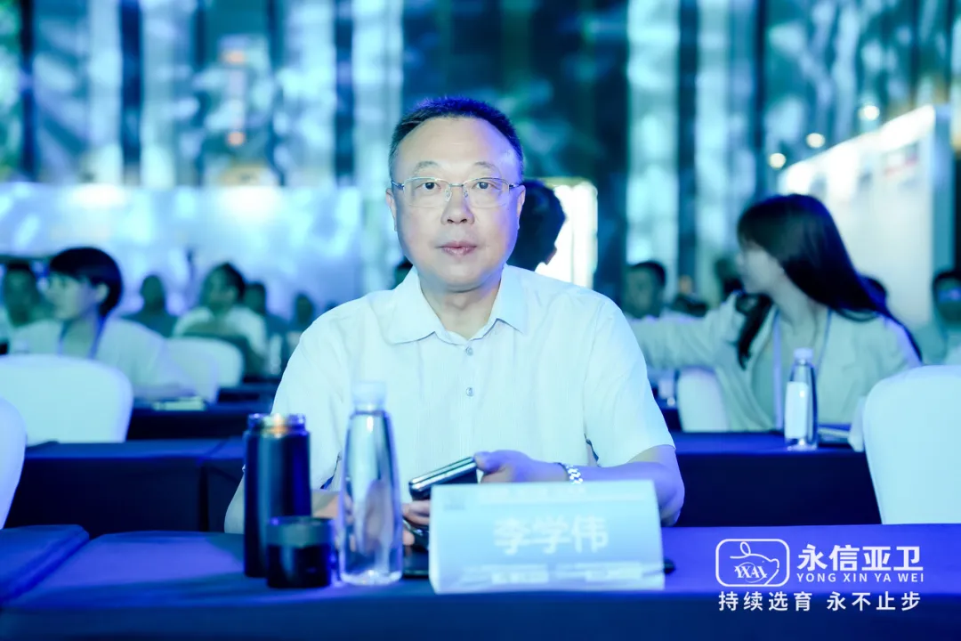 李学伟