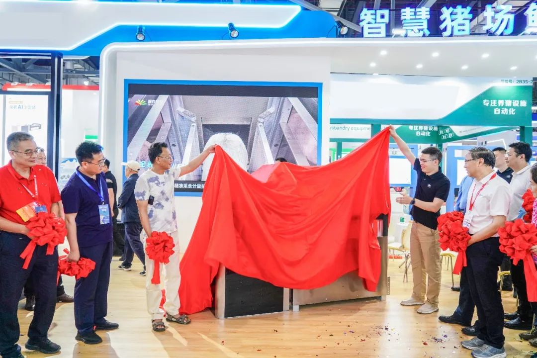 重磅“星”品闪亮登场！润农AI性能测定站发布仪式在畜博会现场圆满举办！