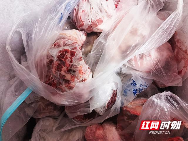 某市民批量购买的肉类，猪肉、牛肉、禽类均有