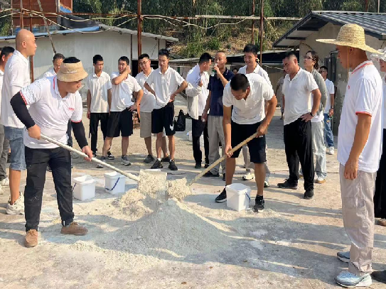 内自区域在未关猪家庭农场培训