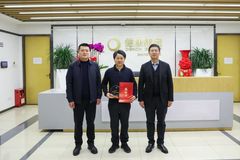 宜宾市南溪区委书记亲授荣誉，德康集团王德根获赞“卓越企业家”