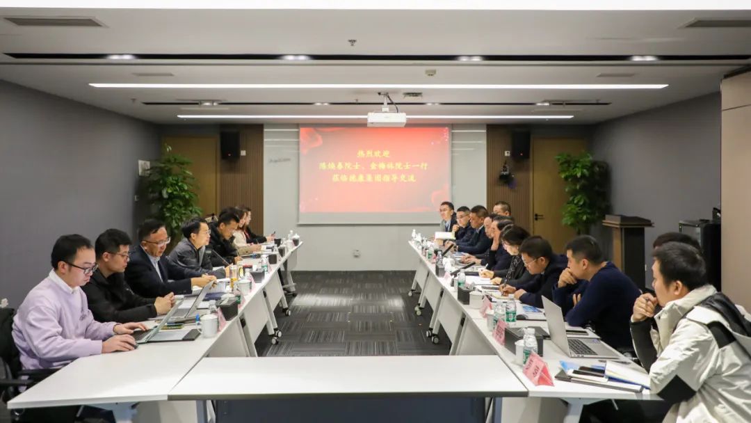 中国工程院院士陈焕春、金梅林带队到德康指导交流