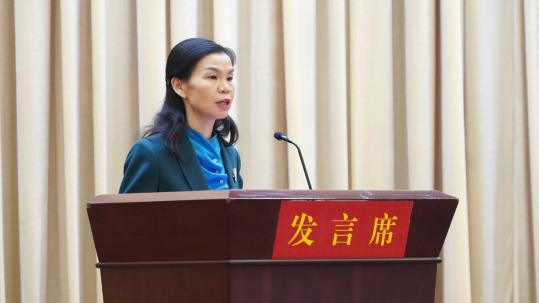 扬翔董事长莫金枝出席第十五次全区民政会议并发言！