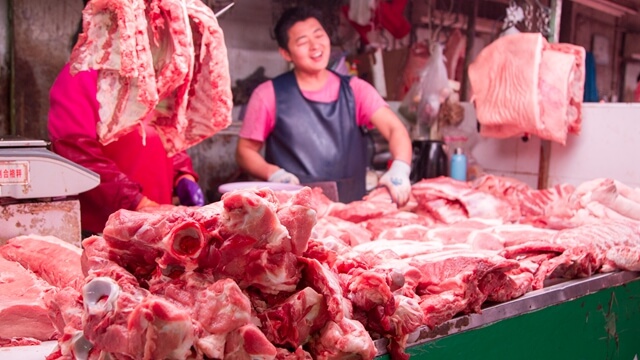 2025年01月26日全国各省市白条猪肉批发均价报价表，大部下跌，年前猪肉价格还能涨吗？