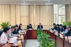 德康集团人王德根率队前往广东省农业科学院深入交流！