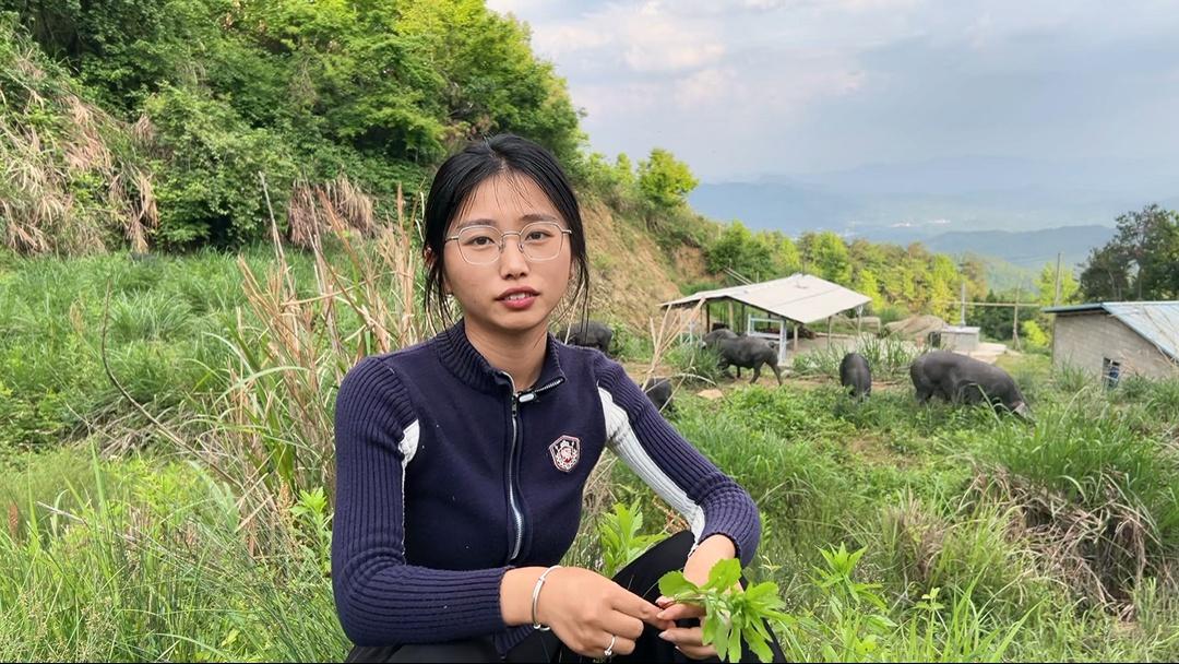 孙双双在山上录视频