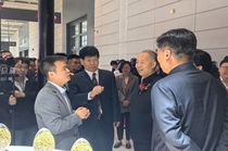 原料涨价国际贸易关系紧张，双胞胎却每吨饲料再降百元！底气何来？