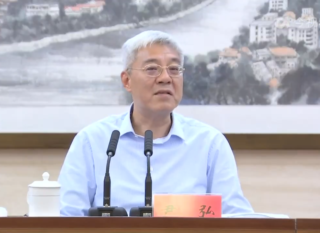 尹弘与民企代表座谈：双胞胎集团华磊发言，共话江西民营经济高质量发展