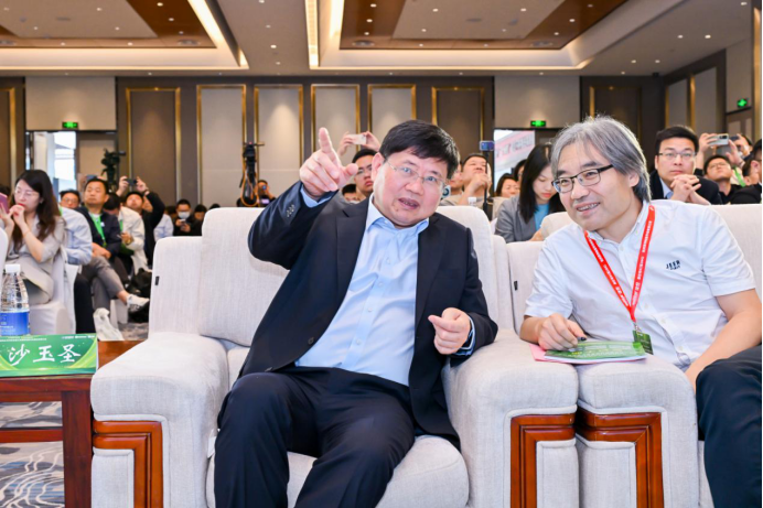 中国畜牧业协会秘书长沙玉圣到会交流