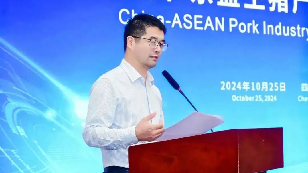赵云翔博士在演讲