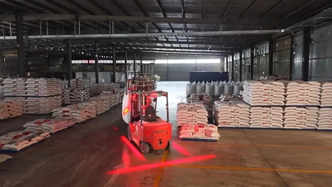 抓紧备货！玉米价格狂飙破2500元/吨，新希望、海大等饲企100元/吨涨价潮来袭，咋回事？