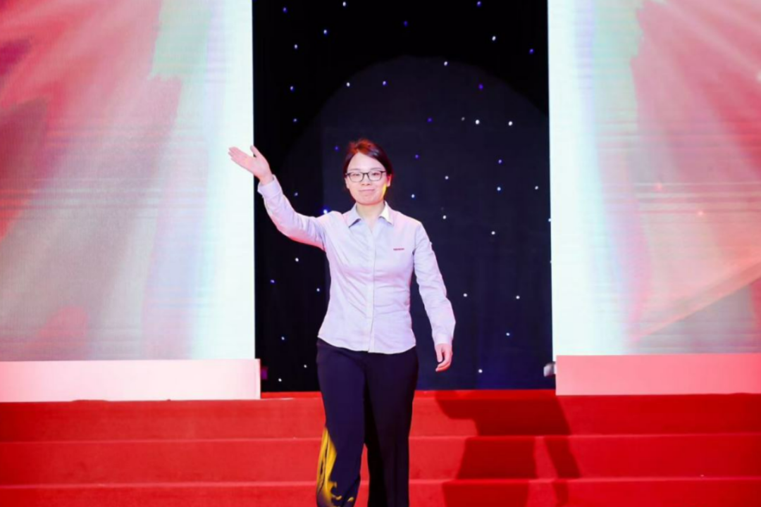 万婷