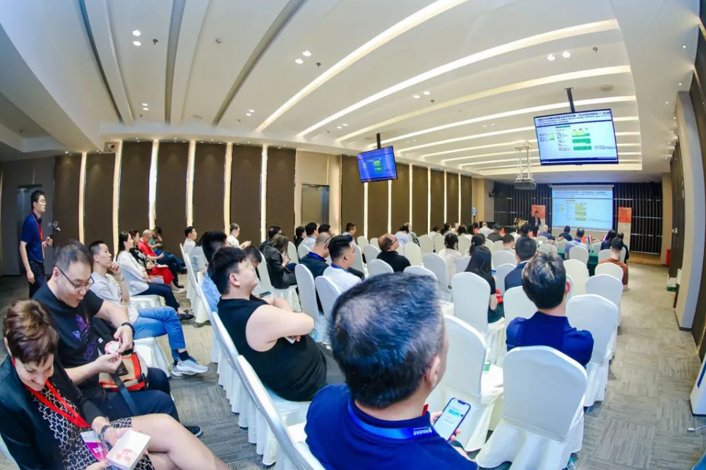 荷兰畜牧业技术应用创新发布会暨2024畜牧/饲料行情形势分析沙龙在南昌顺利召开！