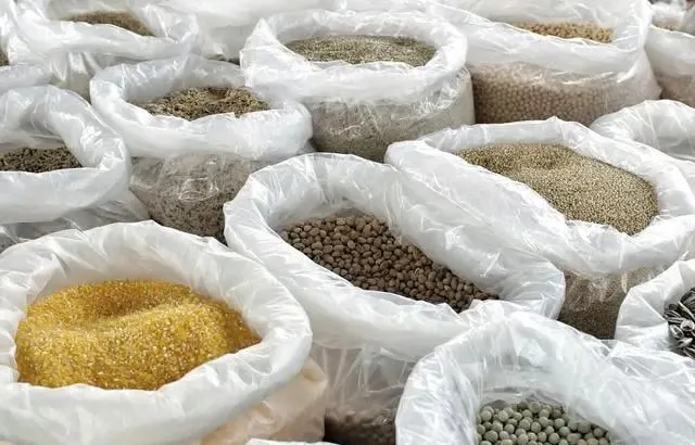 教槽料是粉状好还是颗粒状好？什么才是最适合中小猪场的教槽料?
