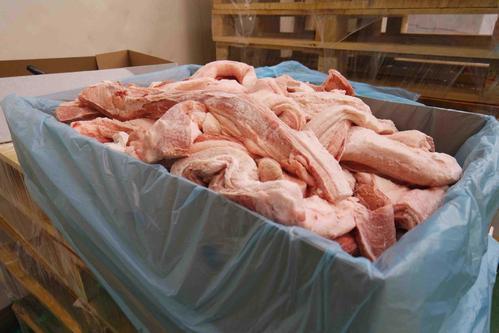 中国退运30万吨美国大豆，取消1.2万吨美国猪肉订单！