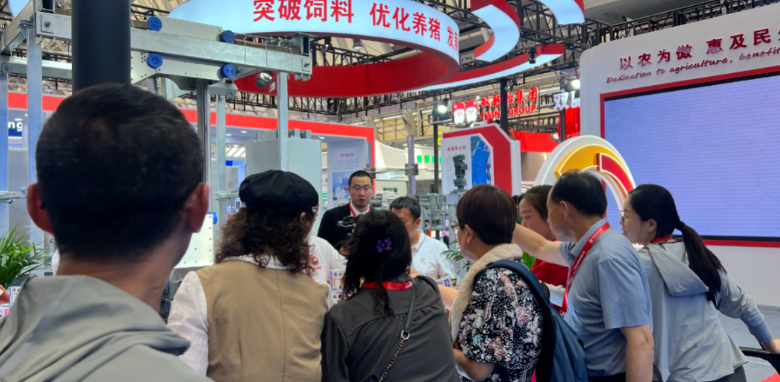 傲农携旗下饲料新品与智能屠宰设备精彩亮相畜博会！