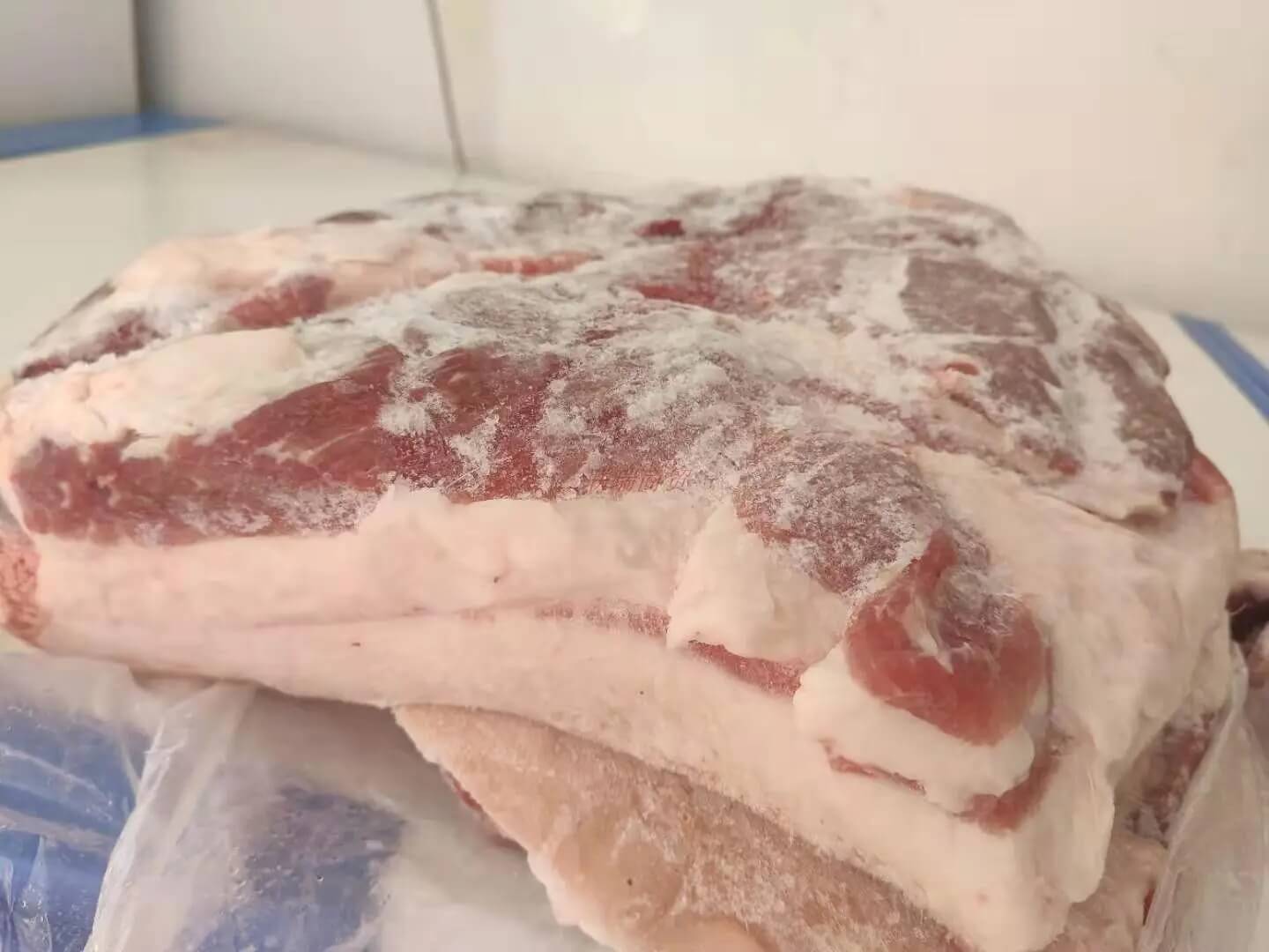 冻品猪肉半年“谜局”：上半年抗跌，下半年缓跌背后有何隐情？